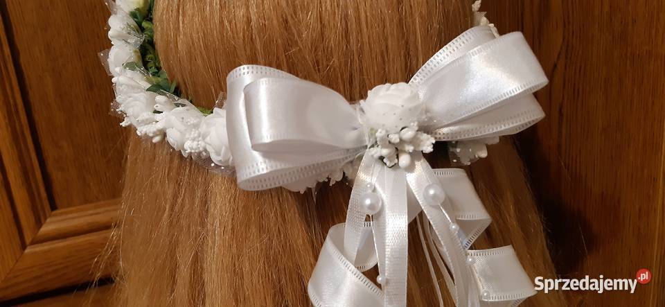 Wianek komunijny śnieżnobiały z kręcona kokardka mazowieckie