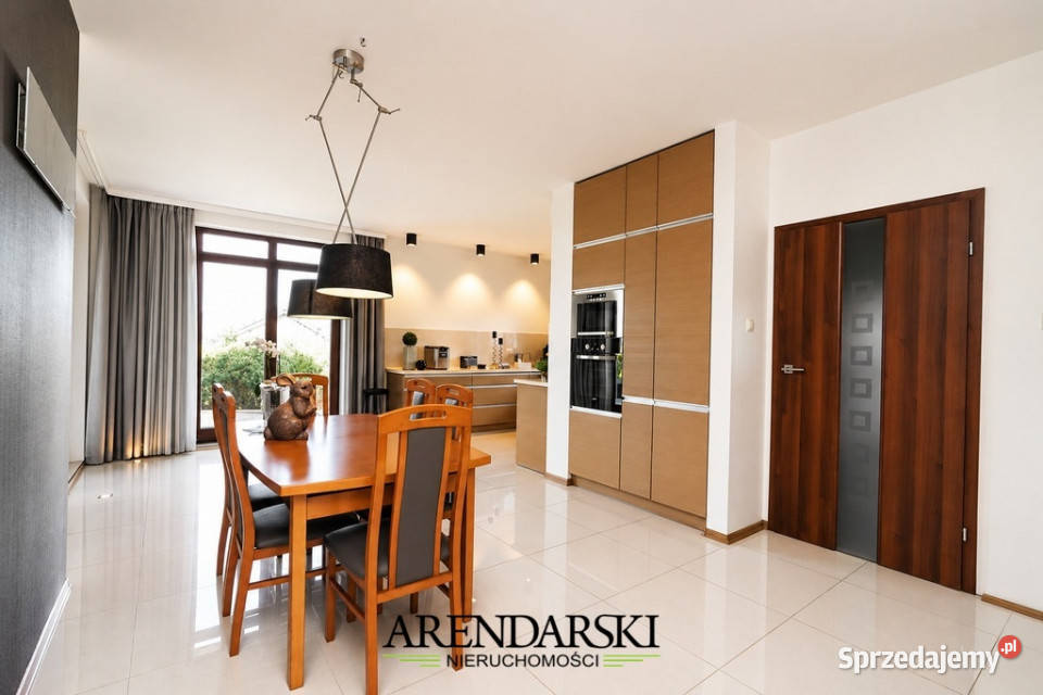 dom w malowniczej okolicy wolnostojący