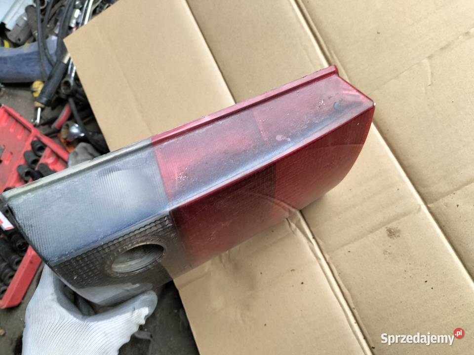 AUDI 80 B4 80B4 SEDAN LAMPA TYŁ TYLNA PRAWA Kamień-Kolonia
