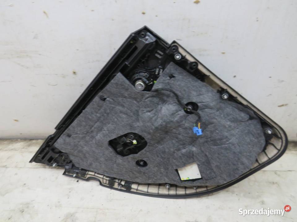 BOCZEK DRZWI PRAWY TYŁ SEDAN MERCEDES W205