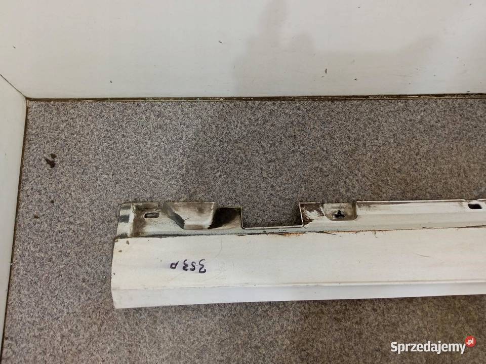 OSŁONA PROGU PRAWA NAKŁADKA 149 MercedesBenz