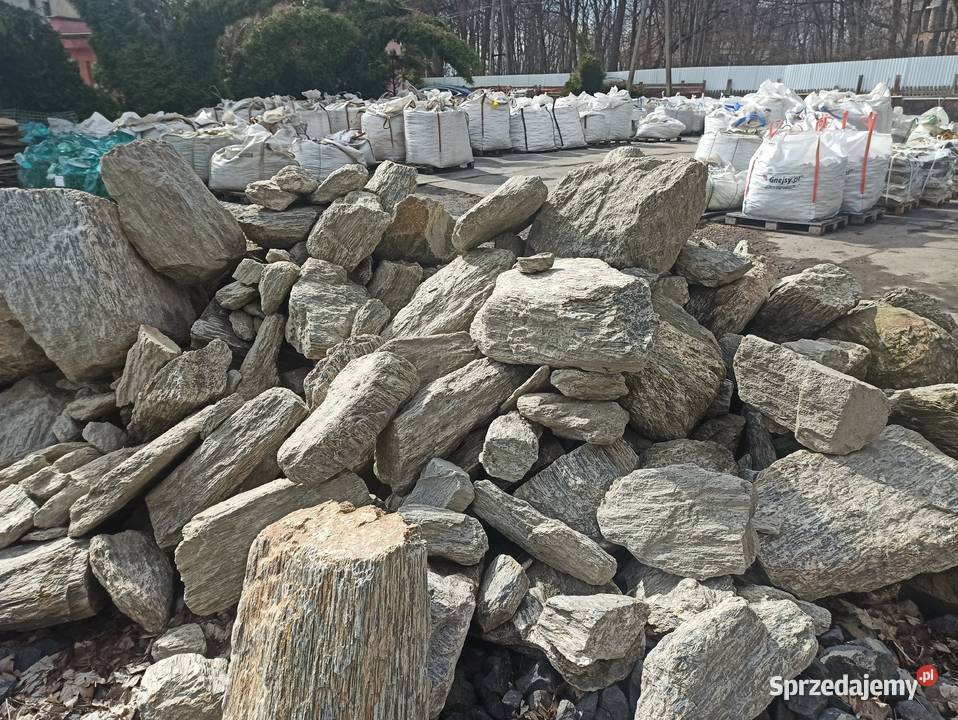 Głaz Kolorowy duży kamień skała bryła czerwony