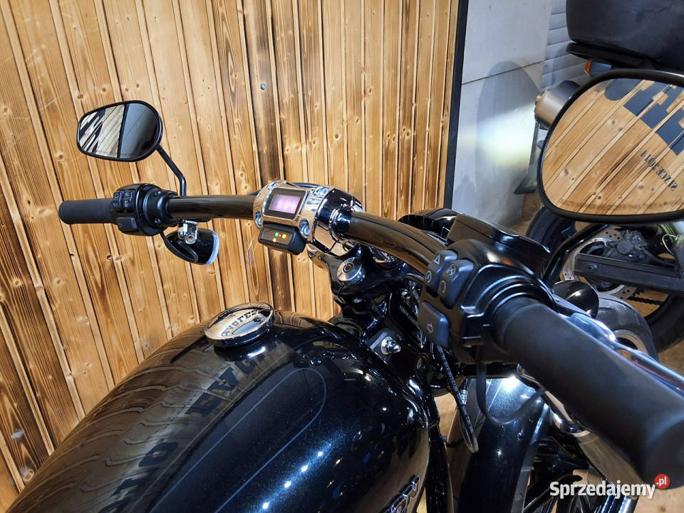 HarleyDavidson Softail Breakout Softail FXBR Harley-Davidson Stare Miasto