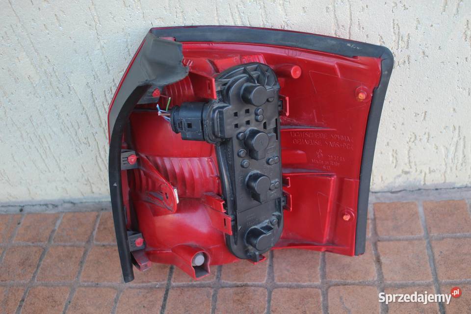 LAMPA LEWY TYŁ TYLNA AUDI A4 B6 KOMBI