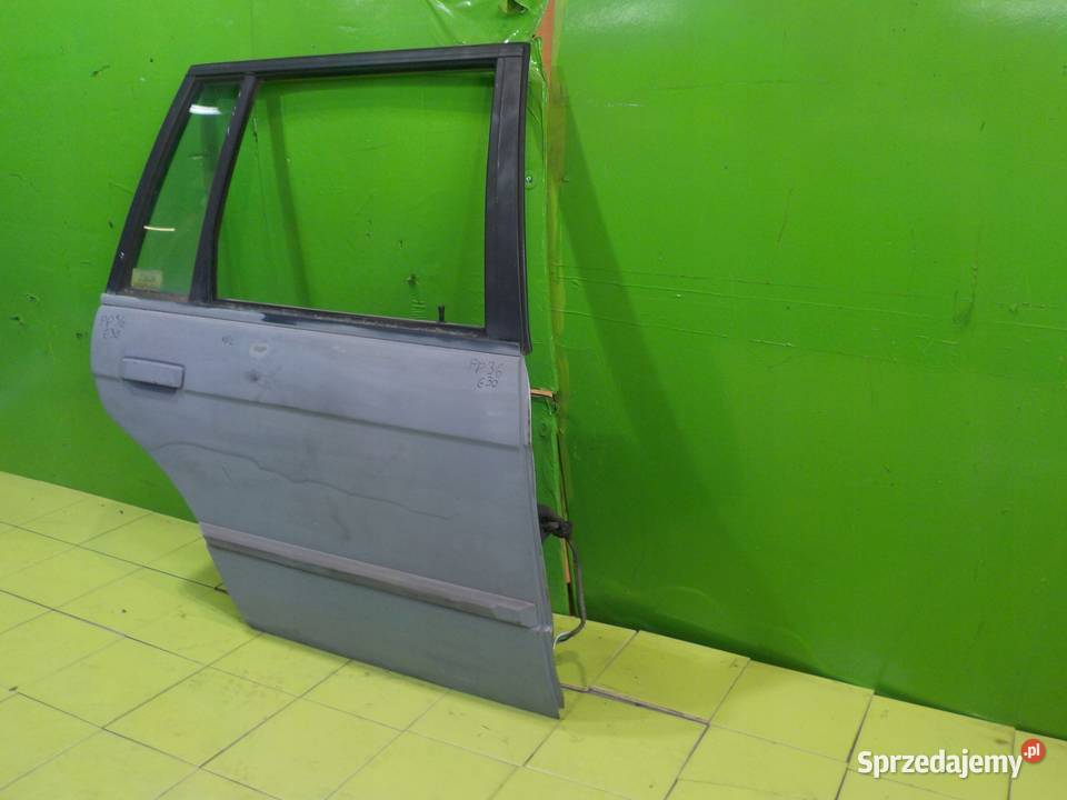BMW 3 E30 25 B 89r KOMBI drzwi prawe tyl Suków sprzedam