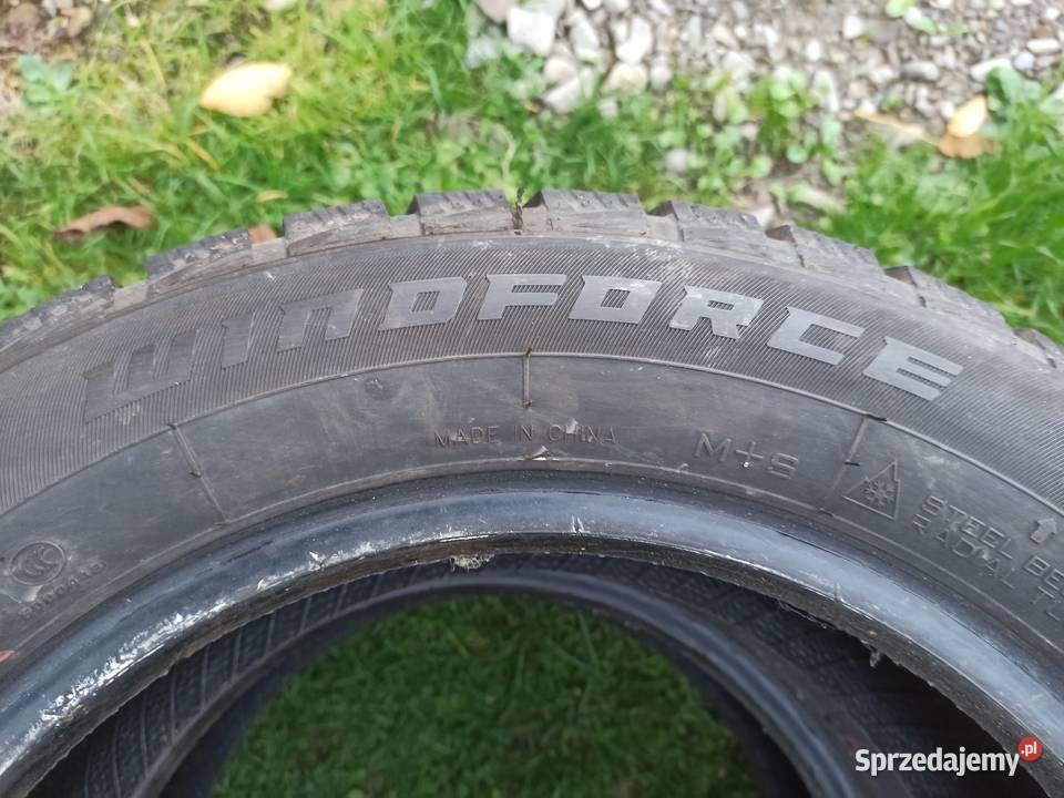 Opony zimowe WINDFORCE 18560 R14 mało używane Samochodowe podkarpackie Trepcza sprzedam