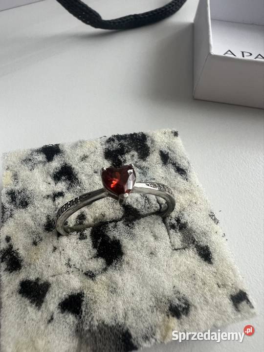 Pierścionek srebrny z cyrkoniami serce Apart