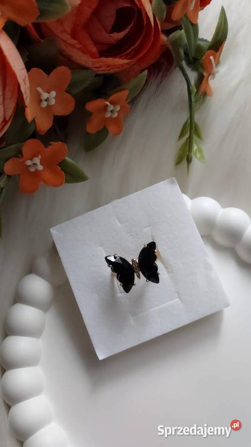 Piękny elegancki pierścionek czarny motyl