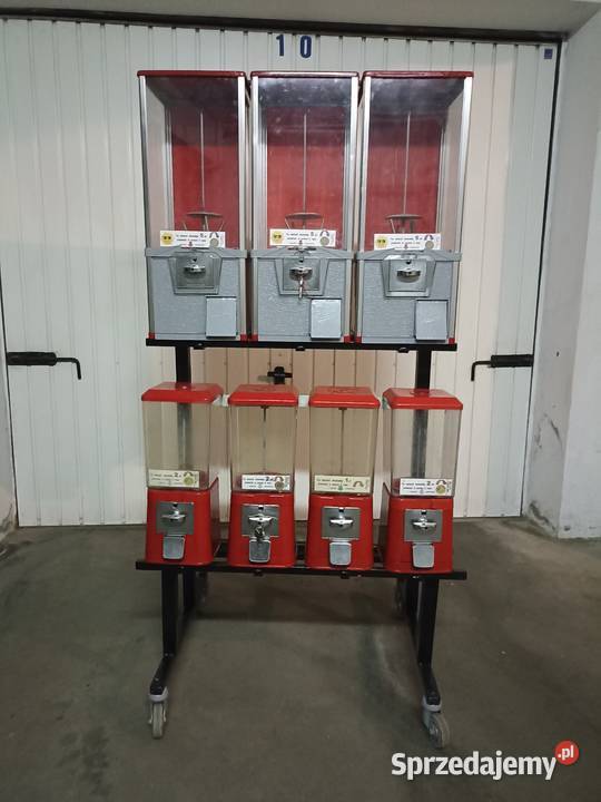 Automat sprzedający zabawki pamiątki w kapsułach Kołobrzeg