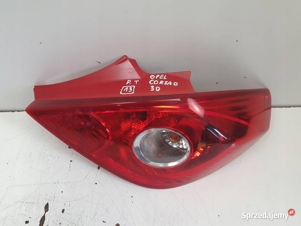 Opel Corsa D 0614r TYLNA TYLNIA LAMPA PRAWA Rudka