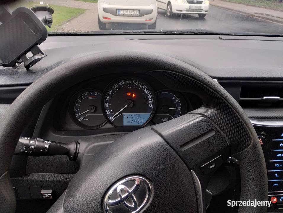 Toyota Auris 133 benz LPG przeb 271320 Rok produkcji 2017 łódzkie