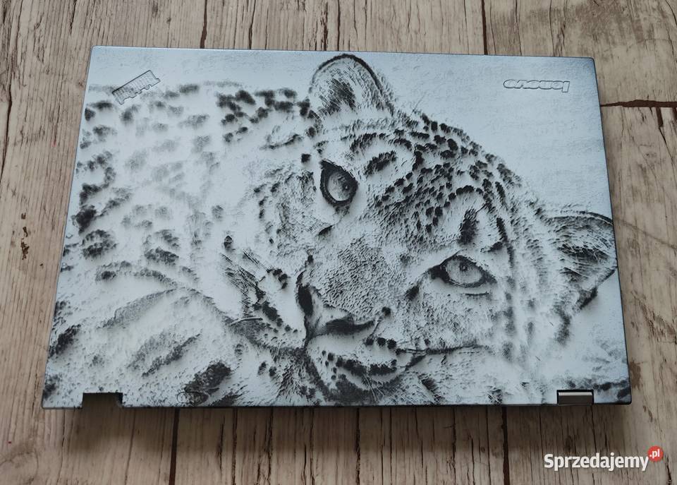 Personalizacja laptopa kompa grawer na klapie