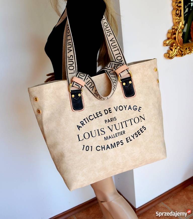 Torebki Louis Vuitton za ułamek ceny! Pojemne shoppery wyprzedają się  ekspresowo