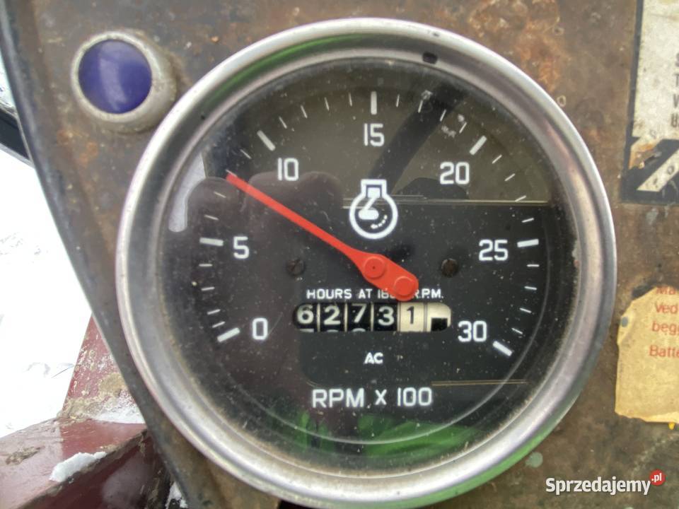 International 574 nieuszkodzony Piaski