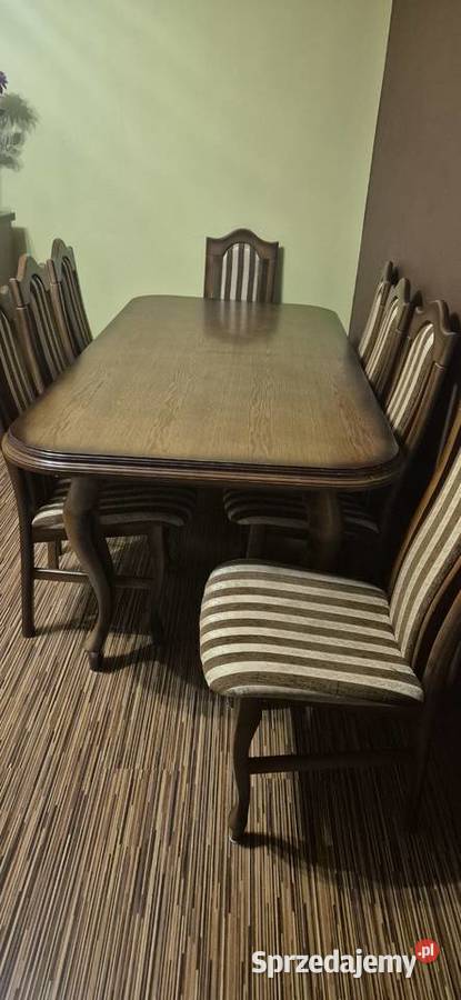 Stół drewniany z krzeslami