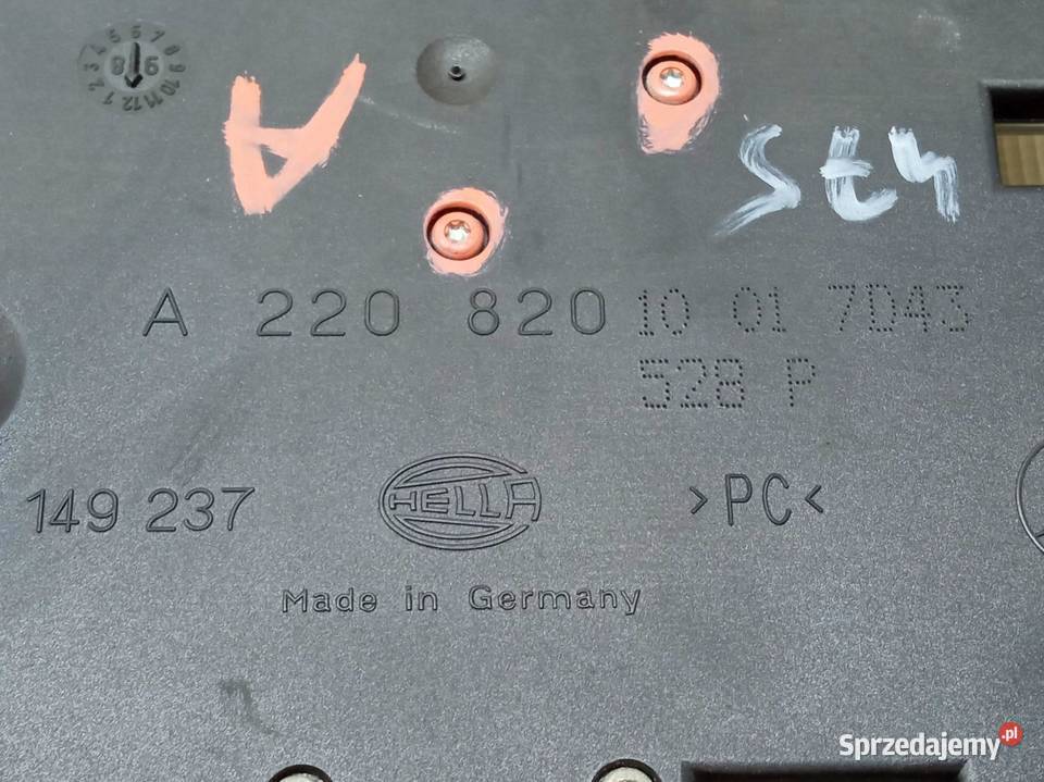 LAMPKA PODSUFITKI A2208201001 MercedesBenz osobowe świętokrzyskie
