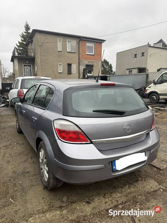 Opel Astra H 16 benzyna 2005r Rok produkcji 2005 Ostrów Wielkopolski