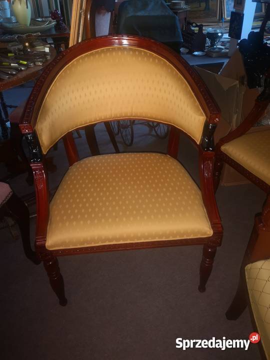 fotel kubelkowy Berżera z popiersiami kobiety