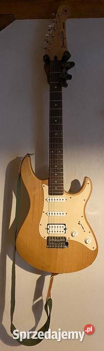 Yamaha Pacifica 112 pasek Fender kapodaster