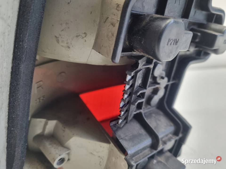 Opel Vectra A sedan 8892r TYLNIA TYLNA LAMPA Janów