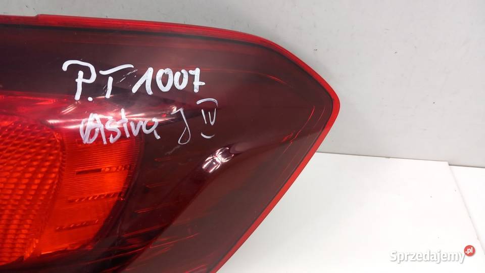 OPEL ASTRA J KOMBI LAMPA TYŁ PRAWA Zbierkowo sprzedam