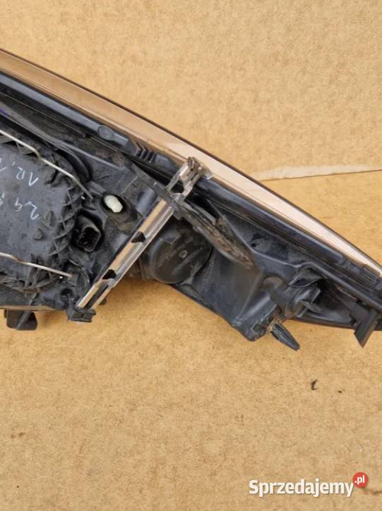 renault megane III lampa prawy przód 260101010r dolnośląskie Złotoryja