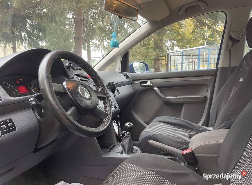 Volkswagen Touran 19 101 2004 HAK Pińczów