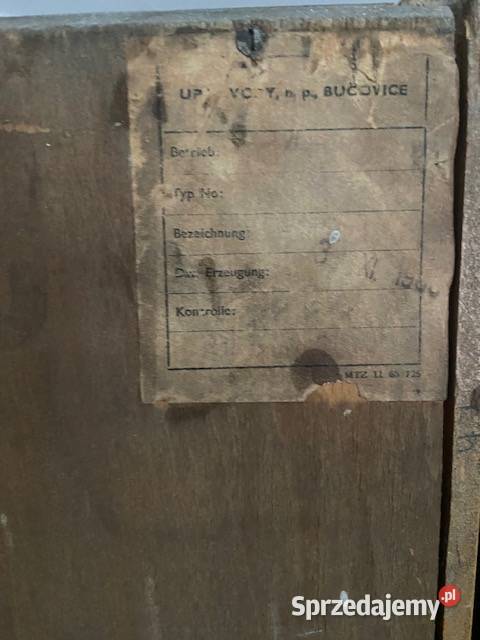 Unikalny zestaw mebli do renowacji z UP Zavody Meble do sypialni sprzedam