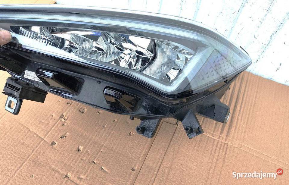 CUPRA BORN 10F FULL LED LAMPA LEWA PRZÓD sprzedam