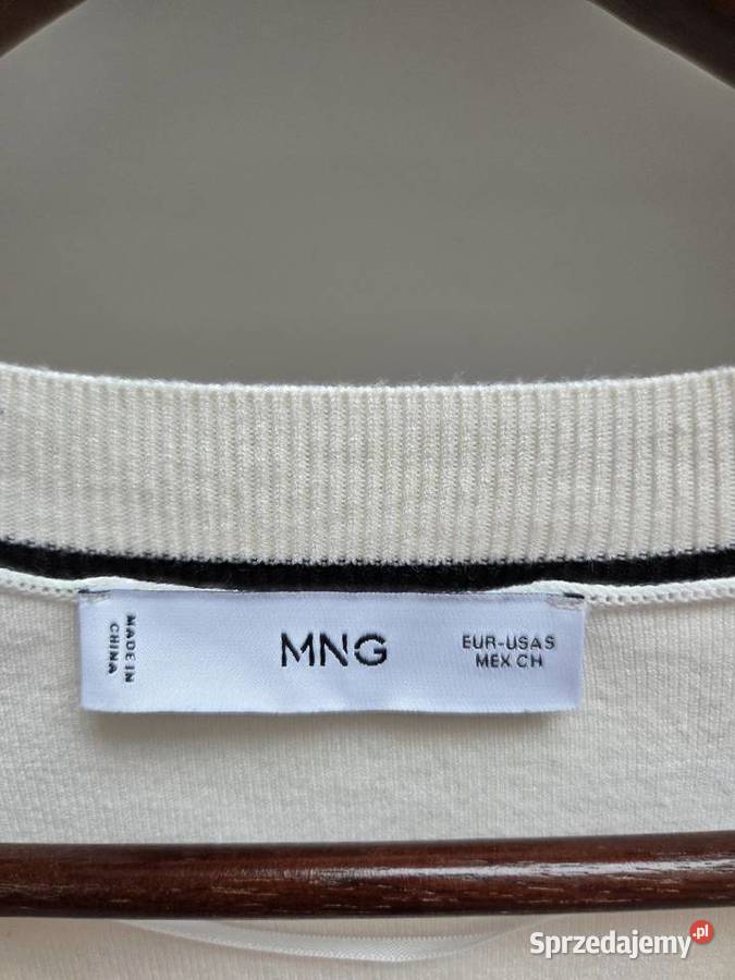 Kremowy sweter kardigan dekolt w serek z czarną małopolskie Liszki