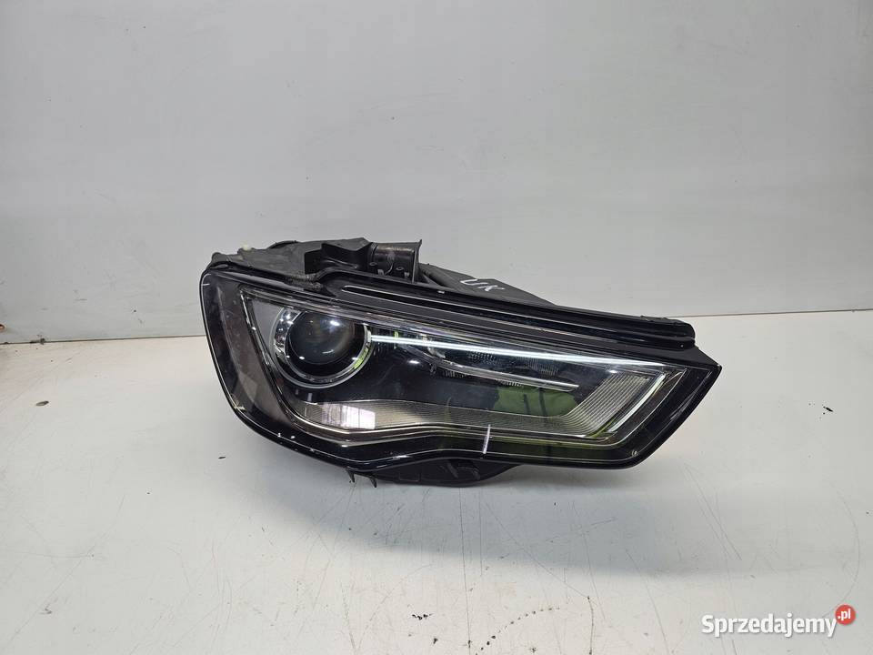 REFLEKTOR XENON LED PRAWY AUDI A3 8V 8V0941032A Przystajń