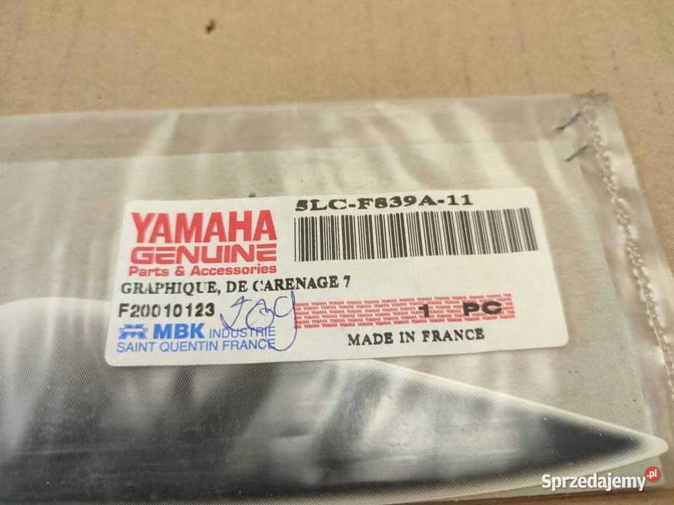NAKLEJKA NA CZACHĘ LEWA STR YAMAHA YQ50 AEROX