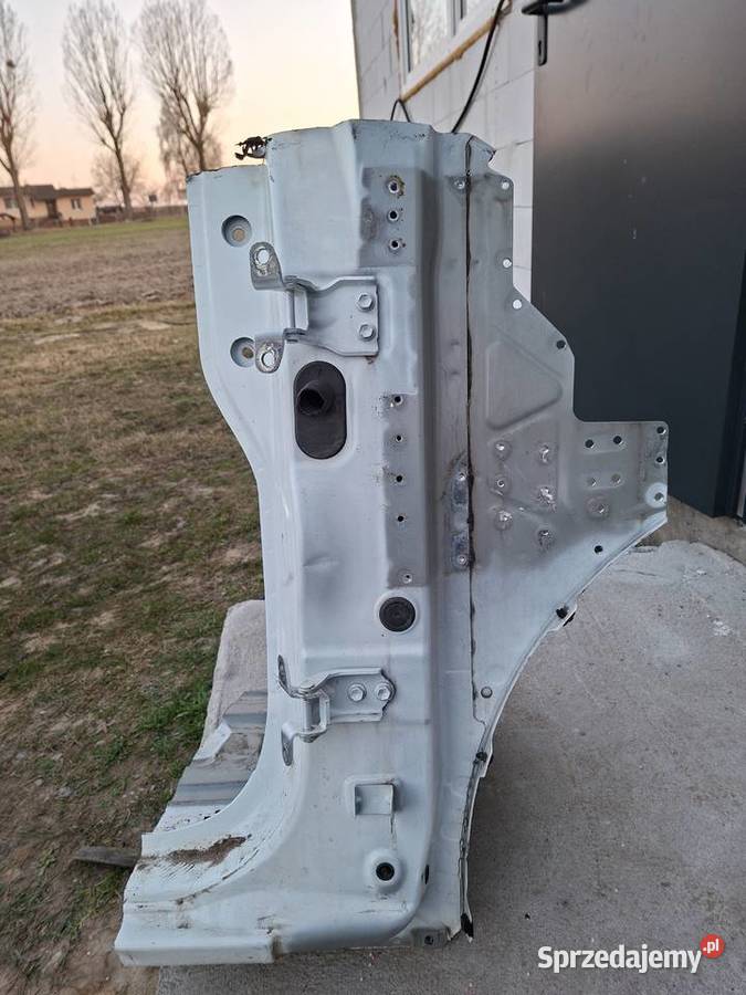 słupek lewy D III Zestawy części blacharskich Dziembowo