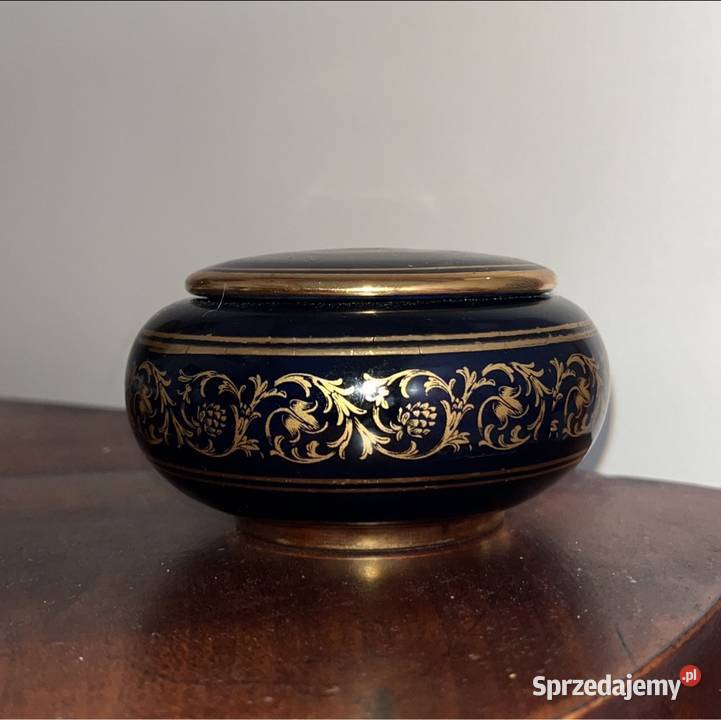 Puzderko z ciemnego kobaltu Na białej porcelanie Porcelana i szkło Gdańsk
