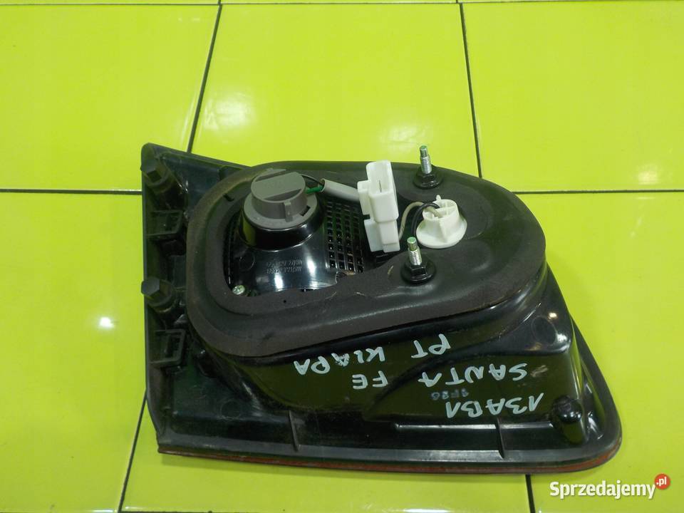 HYUNDAI SANTA FE 22 CRDI 12r lampa w klape prawa Suków