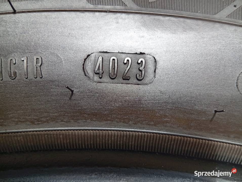 Opony Goodyear Całoroczne 225 65 17 R17 Pakość sprzedam