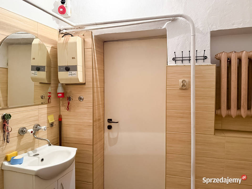 Piękne siedlisko budynki gospodarcze Biskupie Sprzedaż