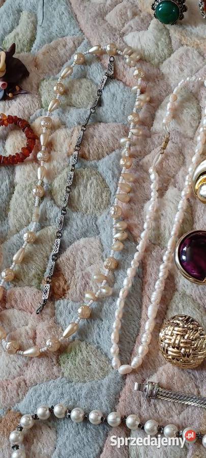 ZESTAW KOLEKCJI PRL PLASTYCZNE KLIPSY KORALE Zestawy biżuterii sprzedam