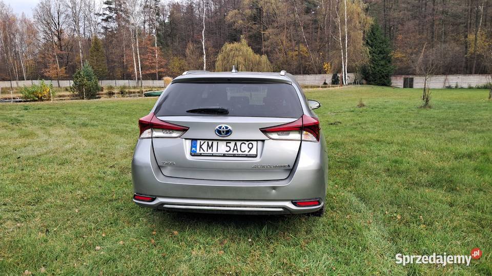 Toyota auris 18 benzyna hybryd 2016r Rok produkcji 2016 Pietrzejowice