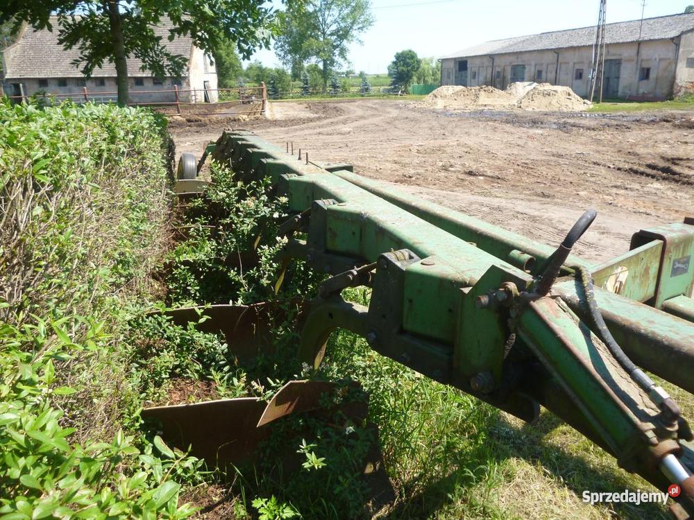 Pług JOHN DEERE 2800 8 skibowy do uzgodnienia