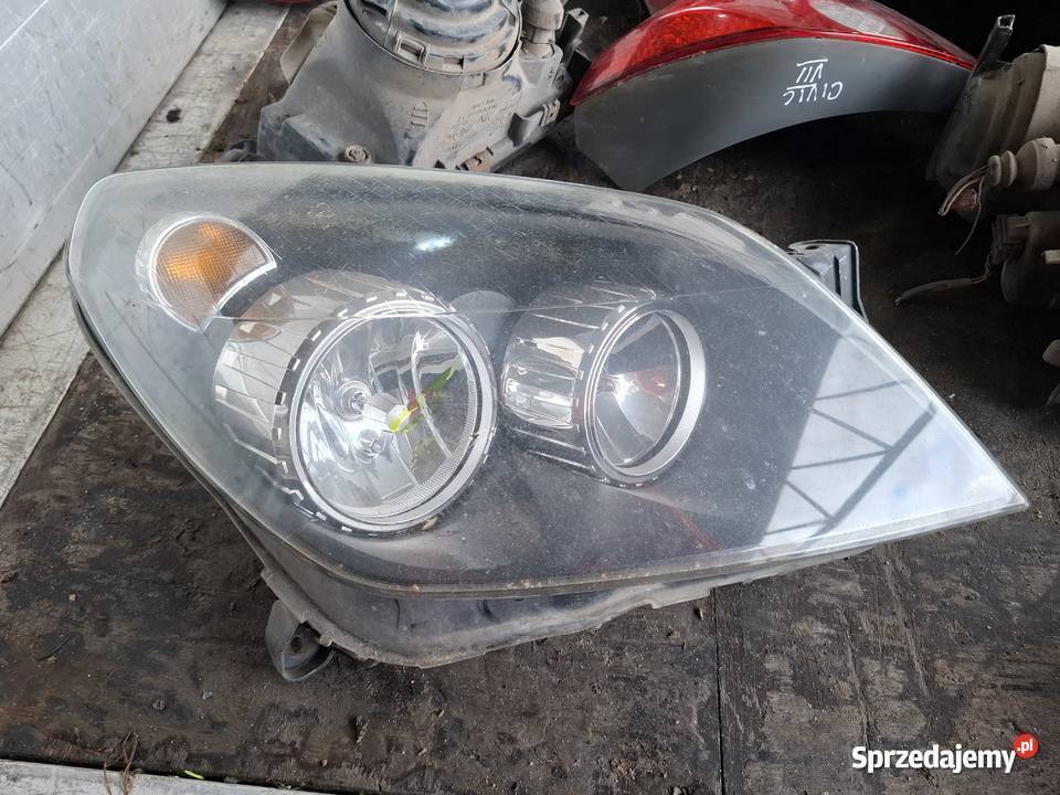 Lampa Prawa Przednia Opel Astra H lubelskie Wisznice