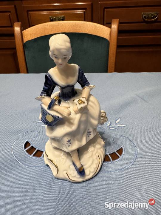 Figurka porcelanowa z czasów PRL lata 80 te dama Częstochowa
