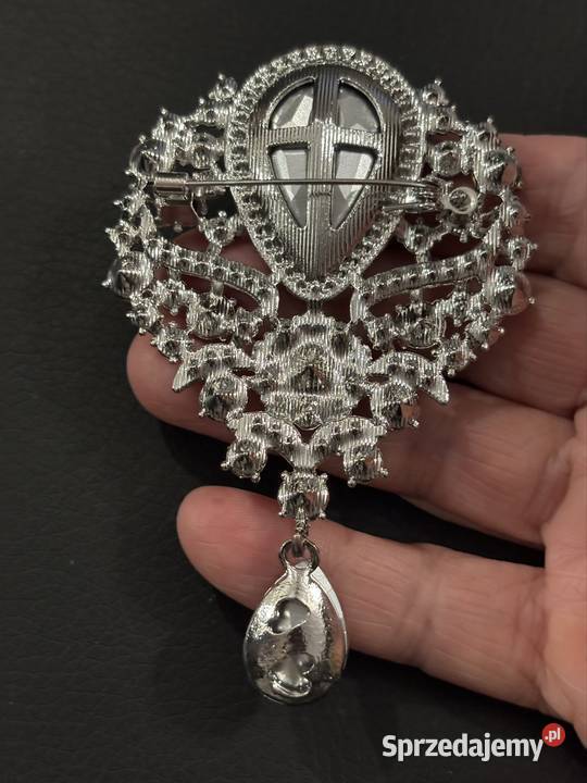 Elegancka biżuteryjna broszka z ruchomą łezką Kraków