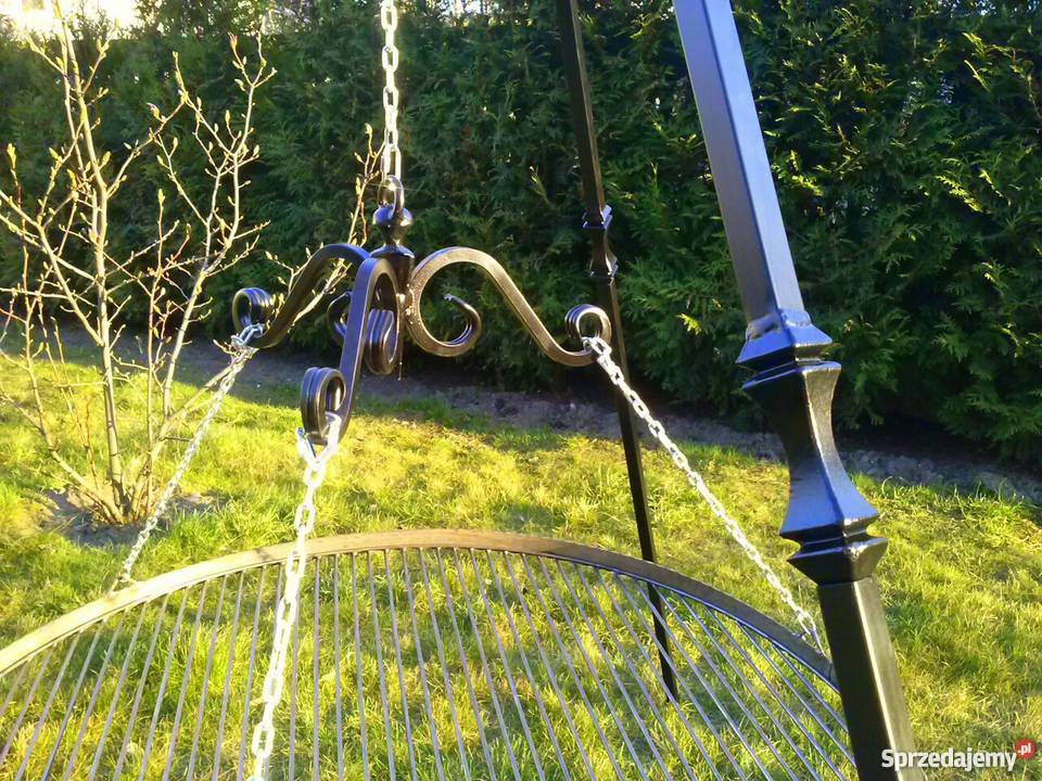 Grill kuty na trójnogu o wysokosci 225 z rusztem