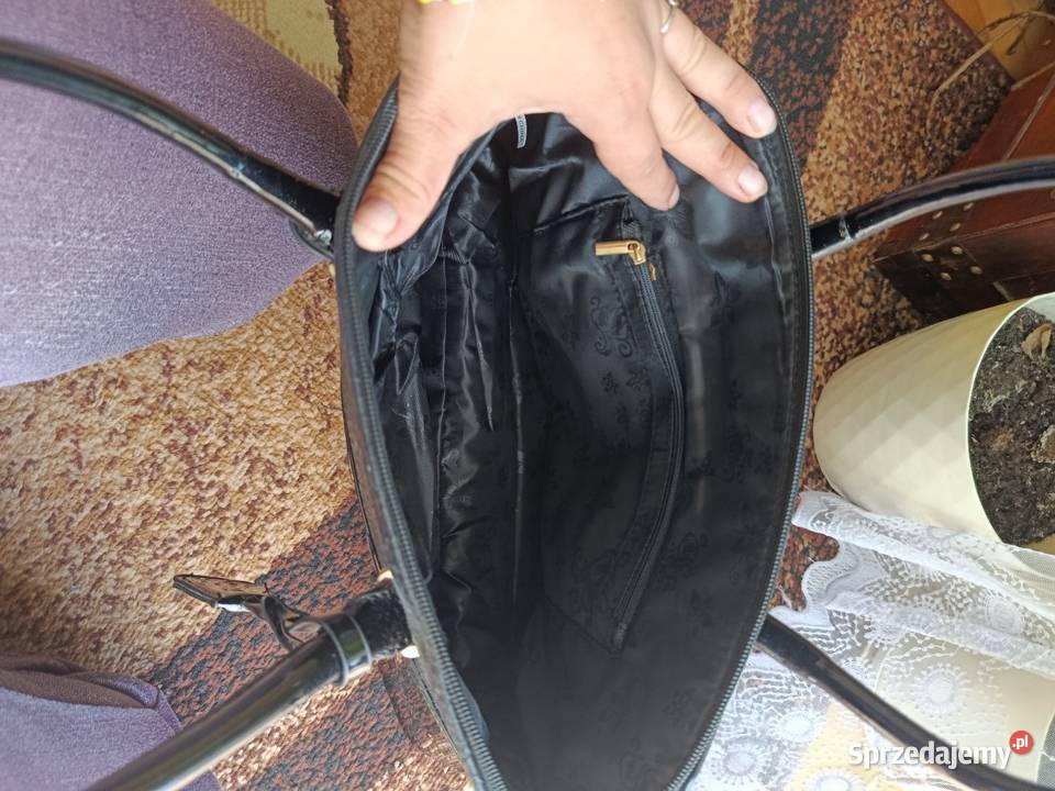 Czarna torebka lakierowana 42cm lubelskie