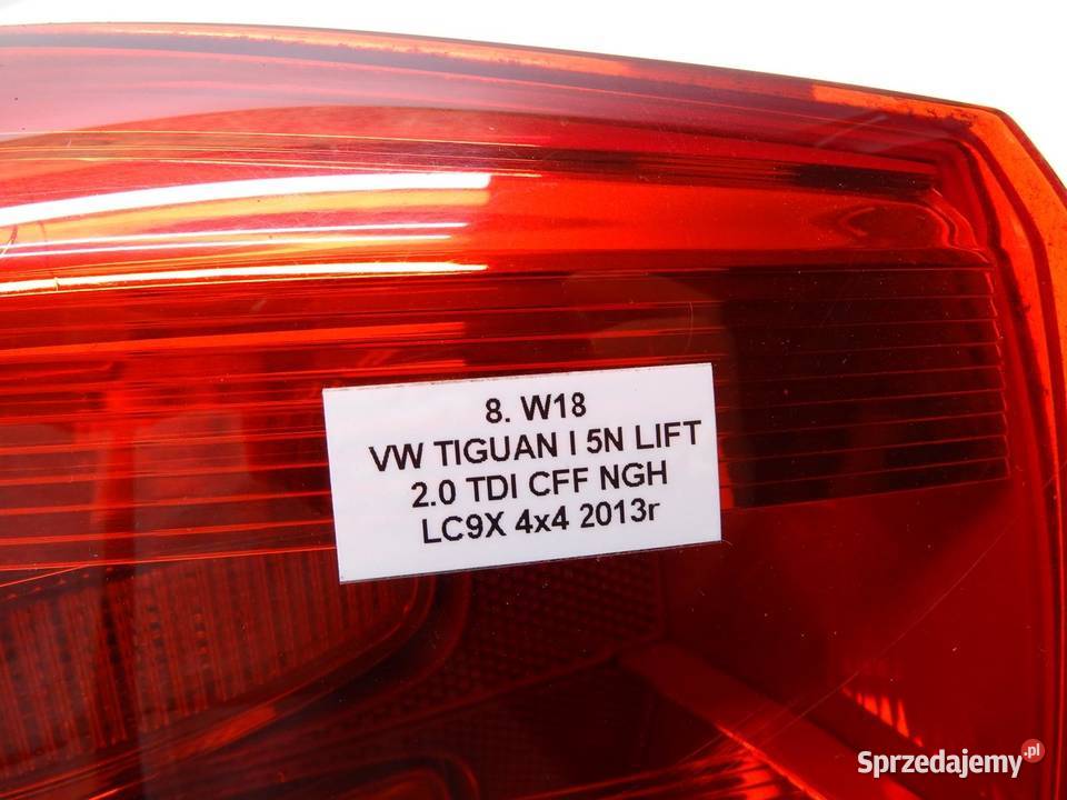LAMPA LEWA LEWY TYŁ TYLNA W BŁOTNIK 5N0945095Q sprzedam