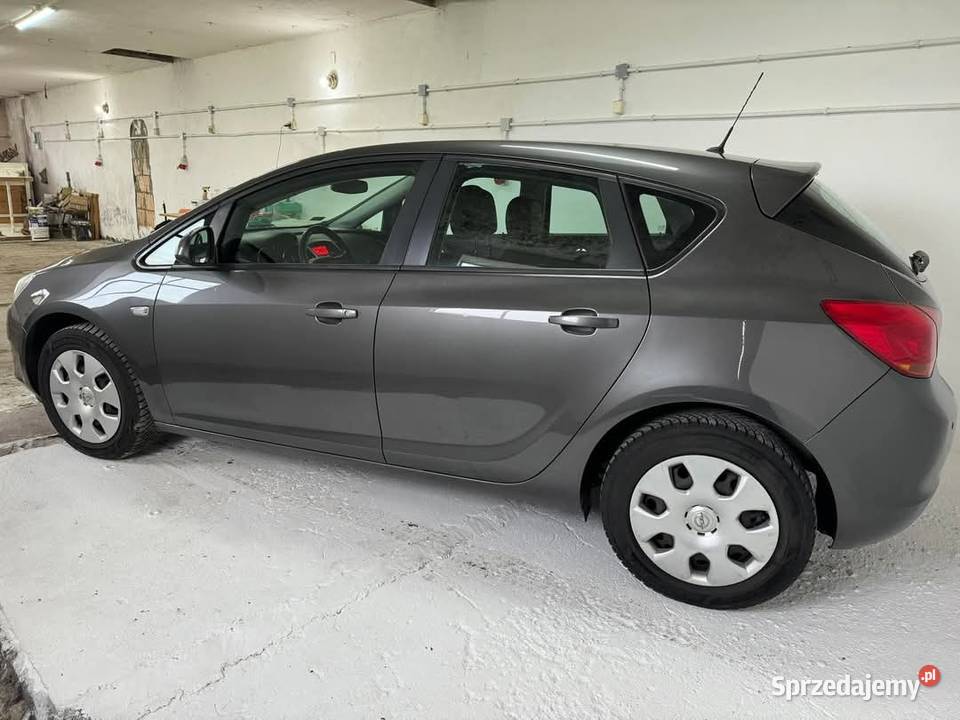 Opel Astra 2010r 14 Benzyna 168 przebieg Stan Astra Bojanowo sprzedam