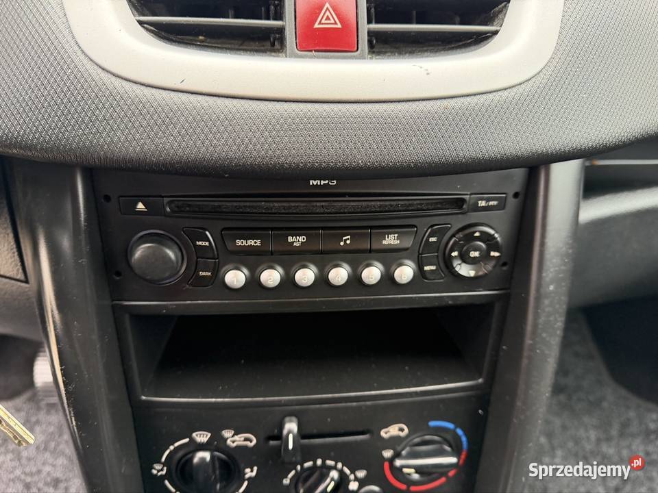 Peugeot 207 14 benzyna 2009 116 Zadbany Ideał wielofunkcyjna kierownica Kłodzko