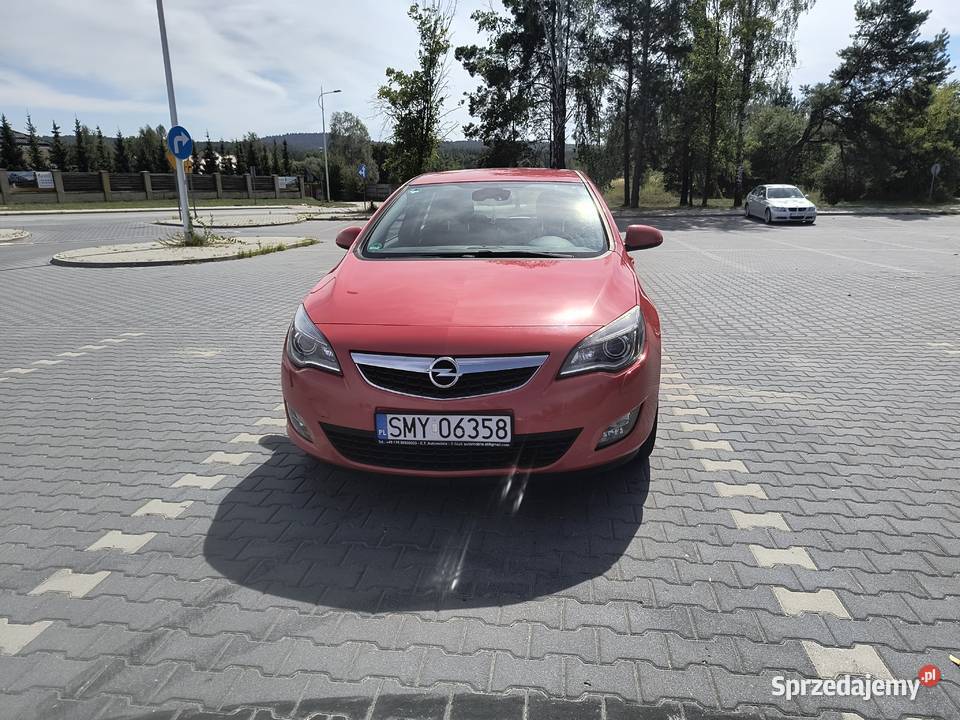 Opel astra j 2010 16 180 turbo mały przebieg