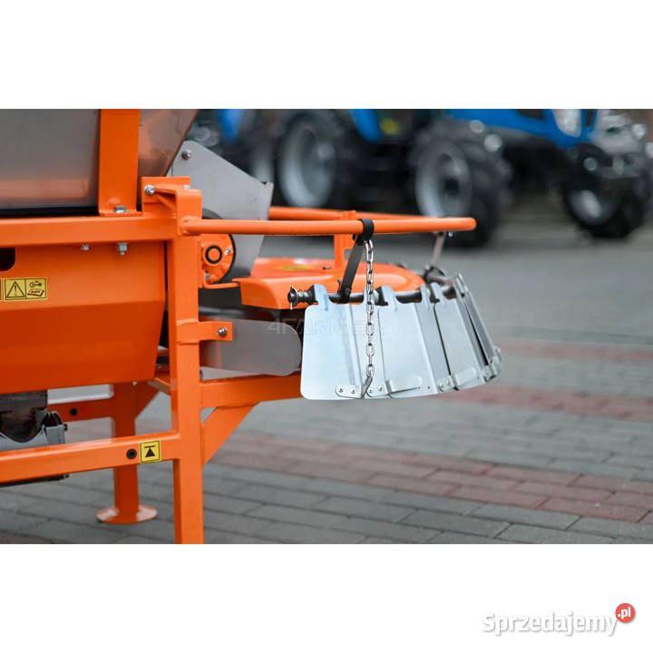 Rozsiewacz M320 4Farmer 320 l stal nierdzewna Busko-Zdrój